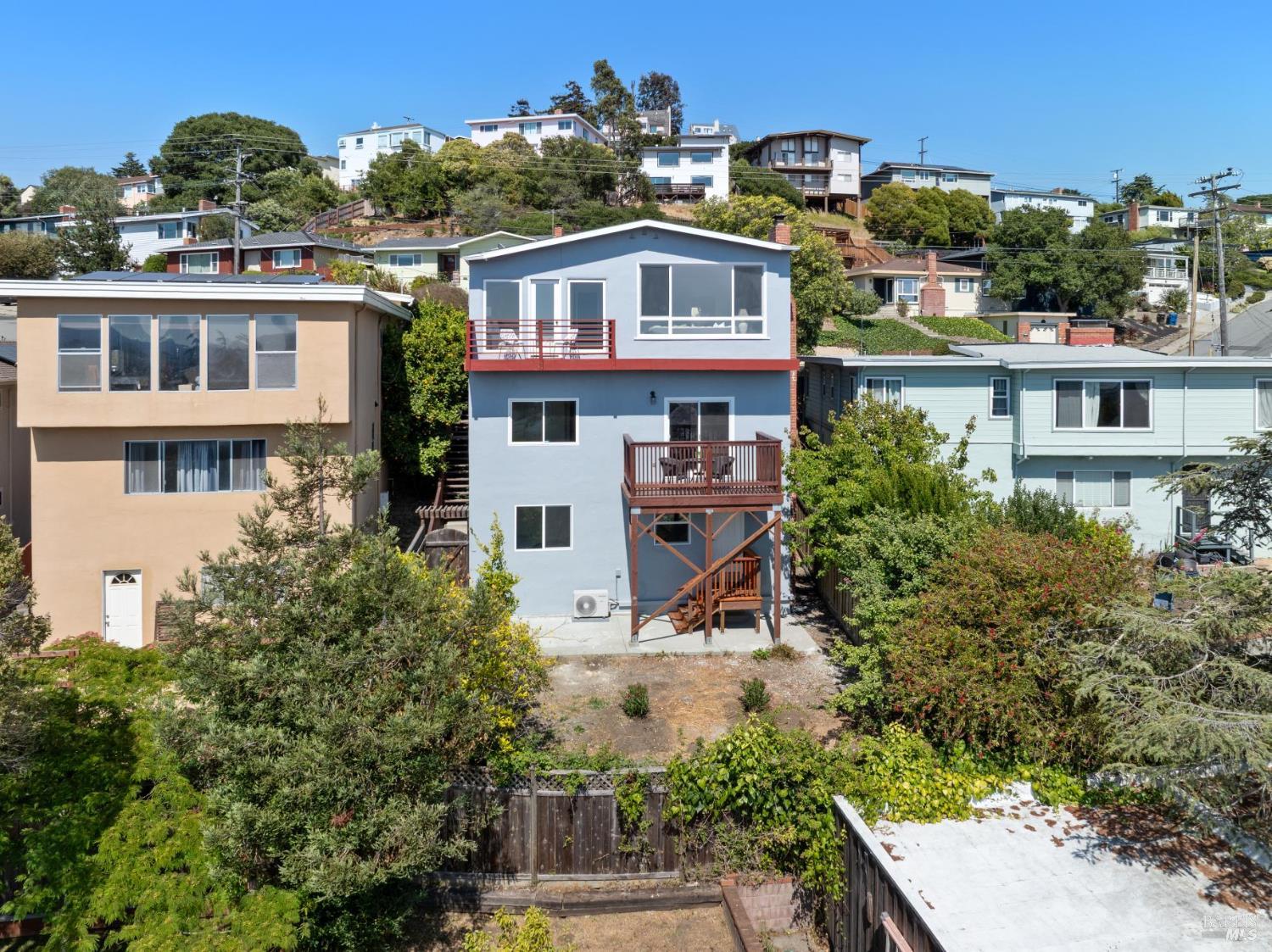 2437 Edwards Ave