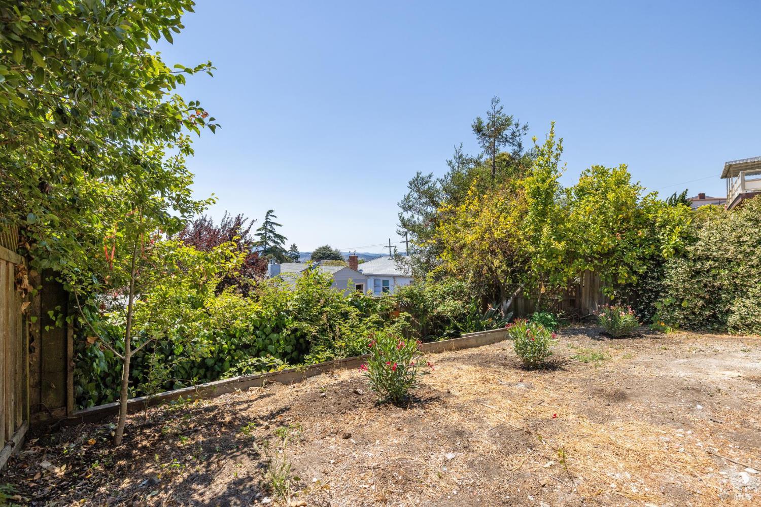 2437 Edwards Ave