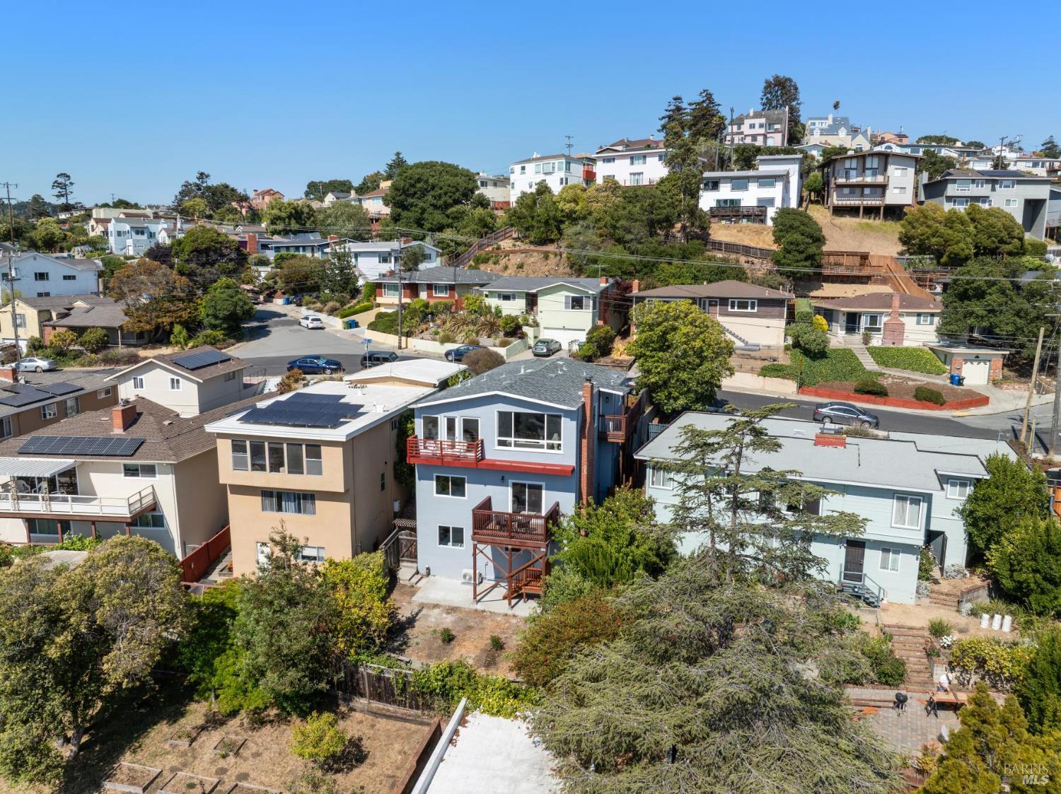 2437 Edwards Ave