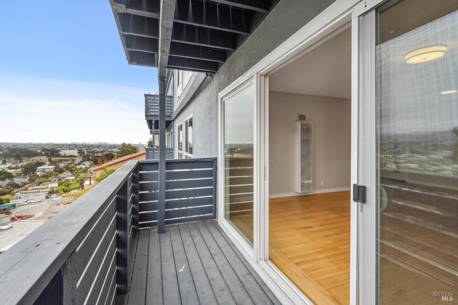 785 Taft Ave #10