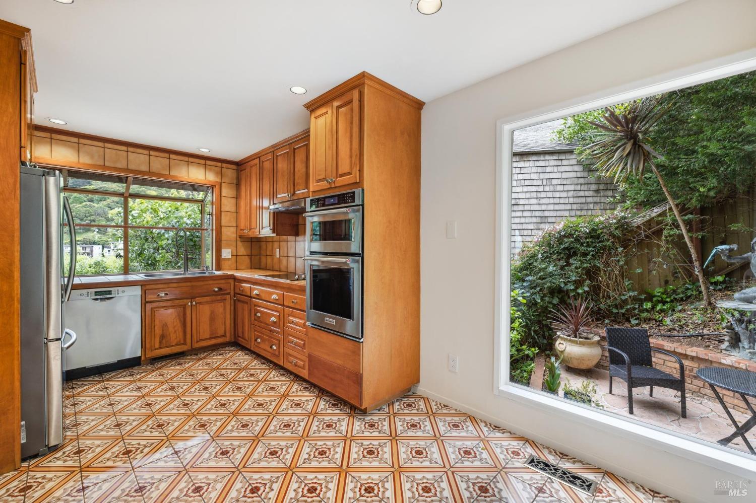 127 Crescent Ave