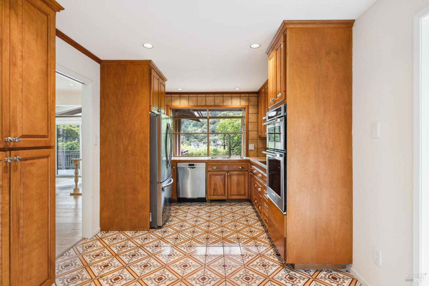 127 Crescent Ave