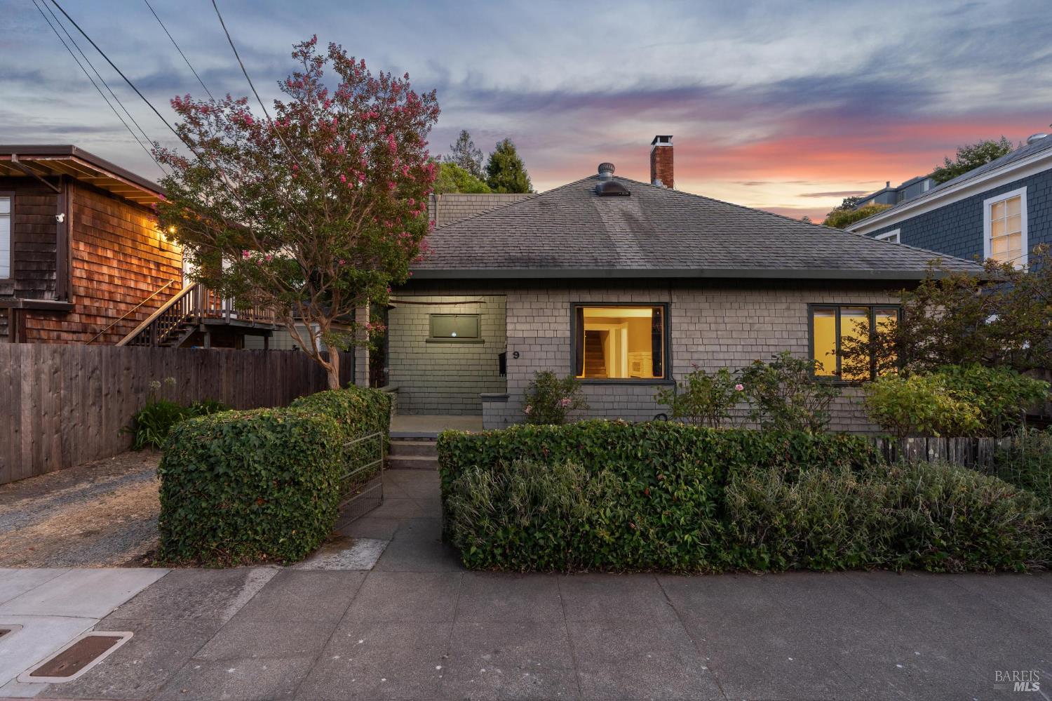 9 Frances St