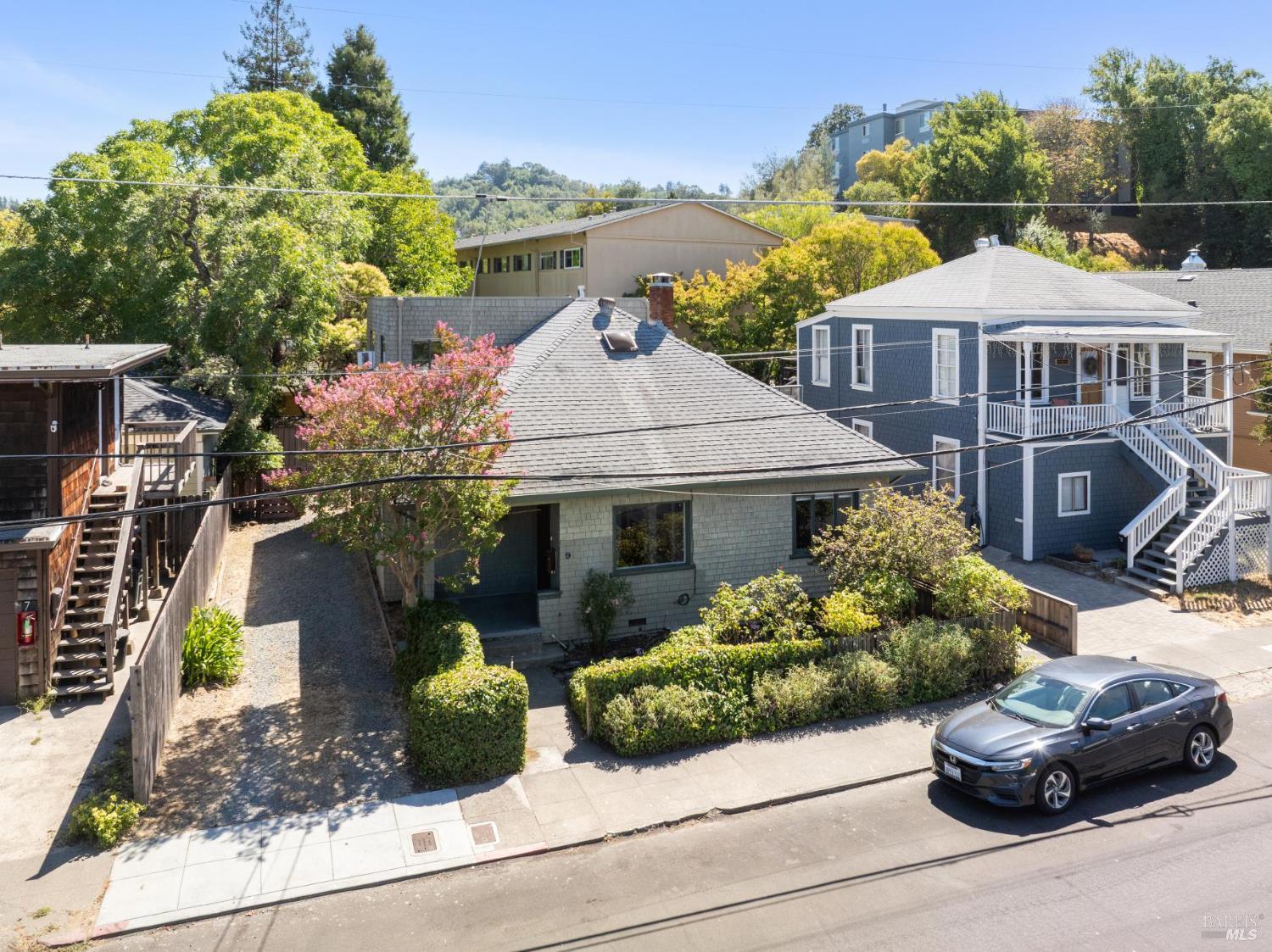 9 Frances St