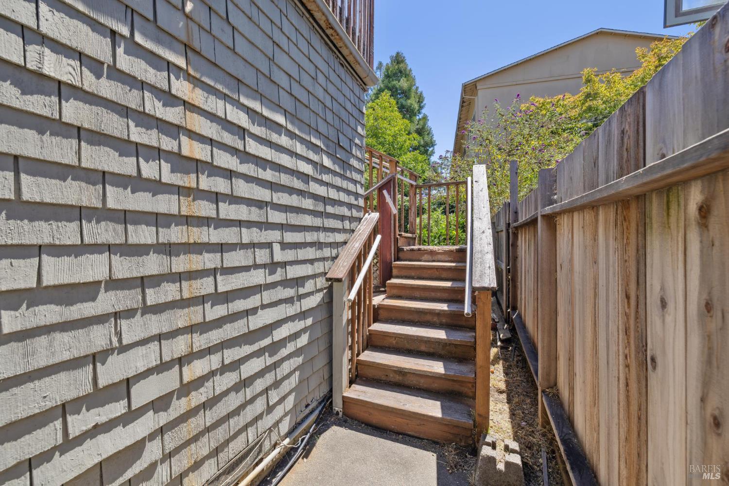 9 Frances St