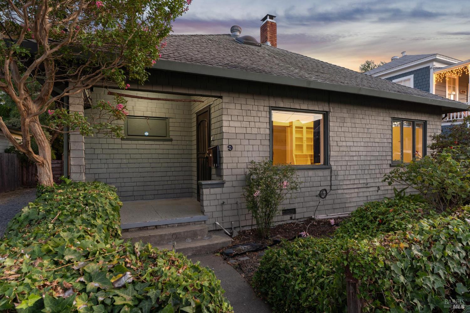 9 Frances St