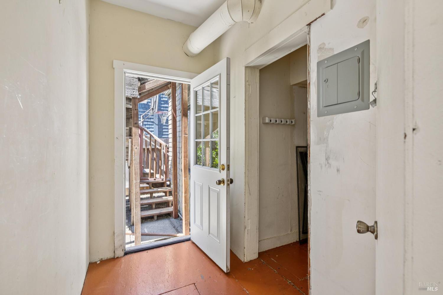 9 Frances St