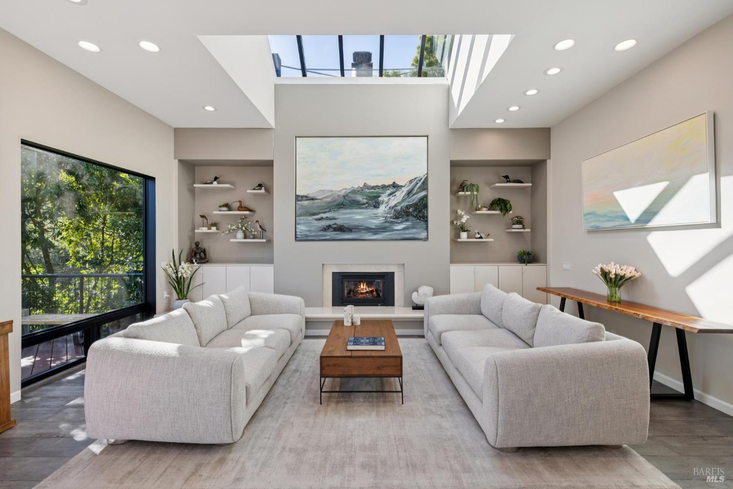10 Laurel Ln