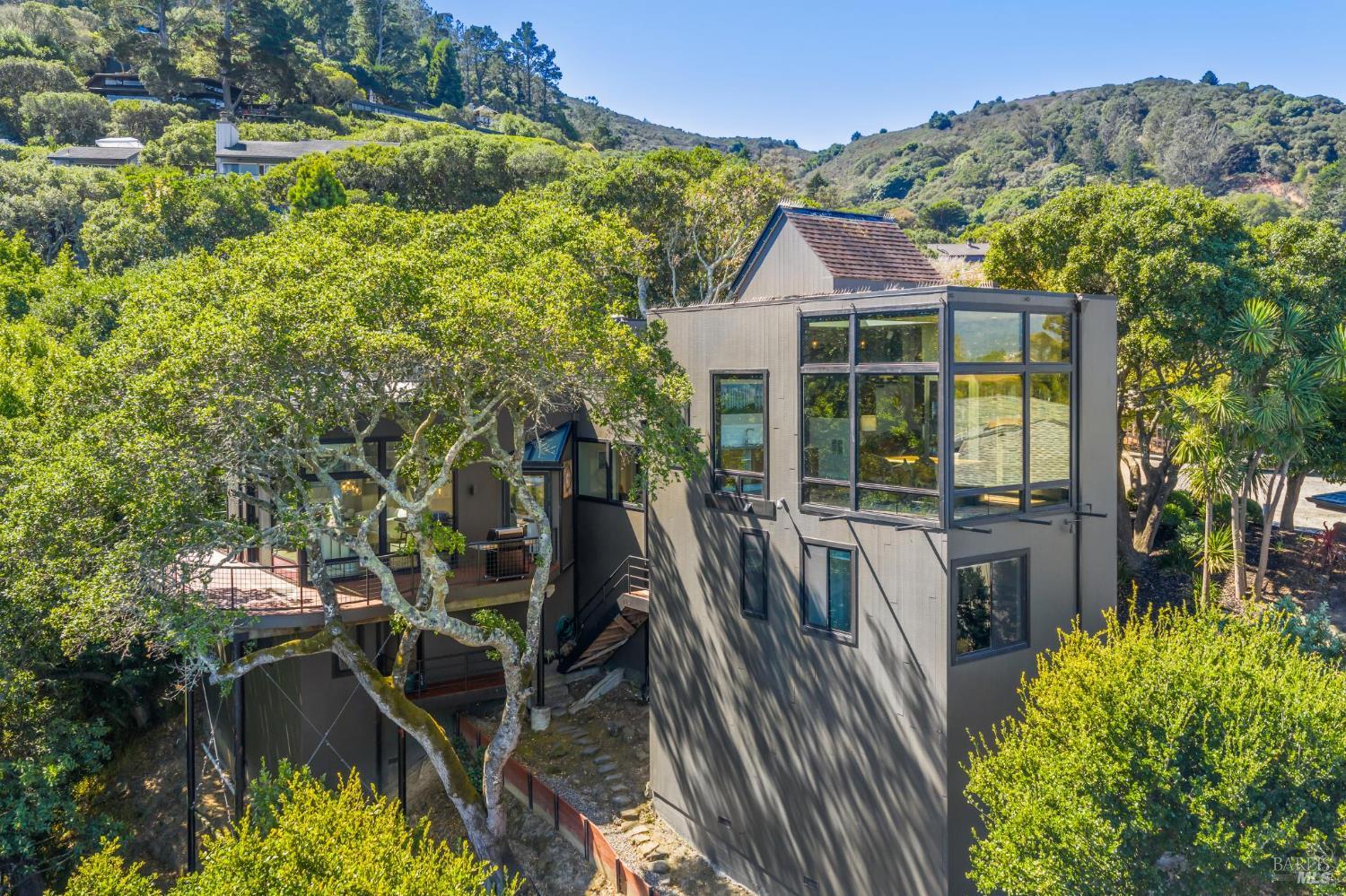 10 Laurel Ln