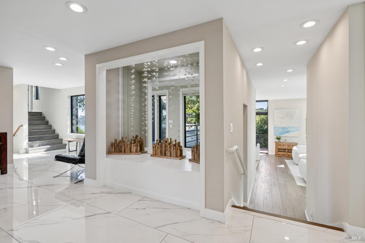 10 Laurel Ln