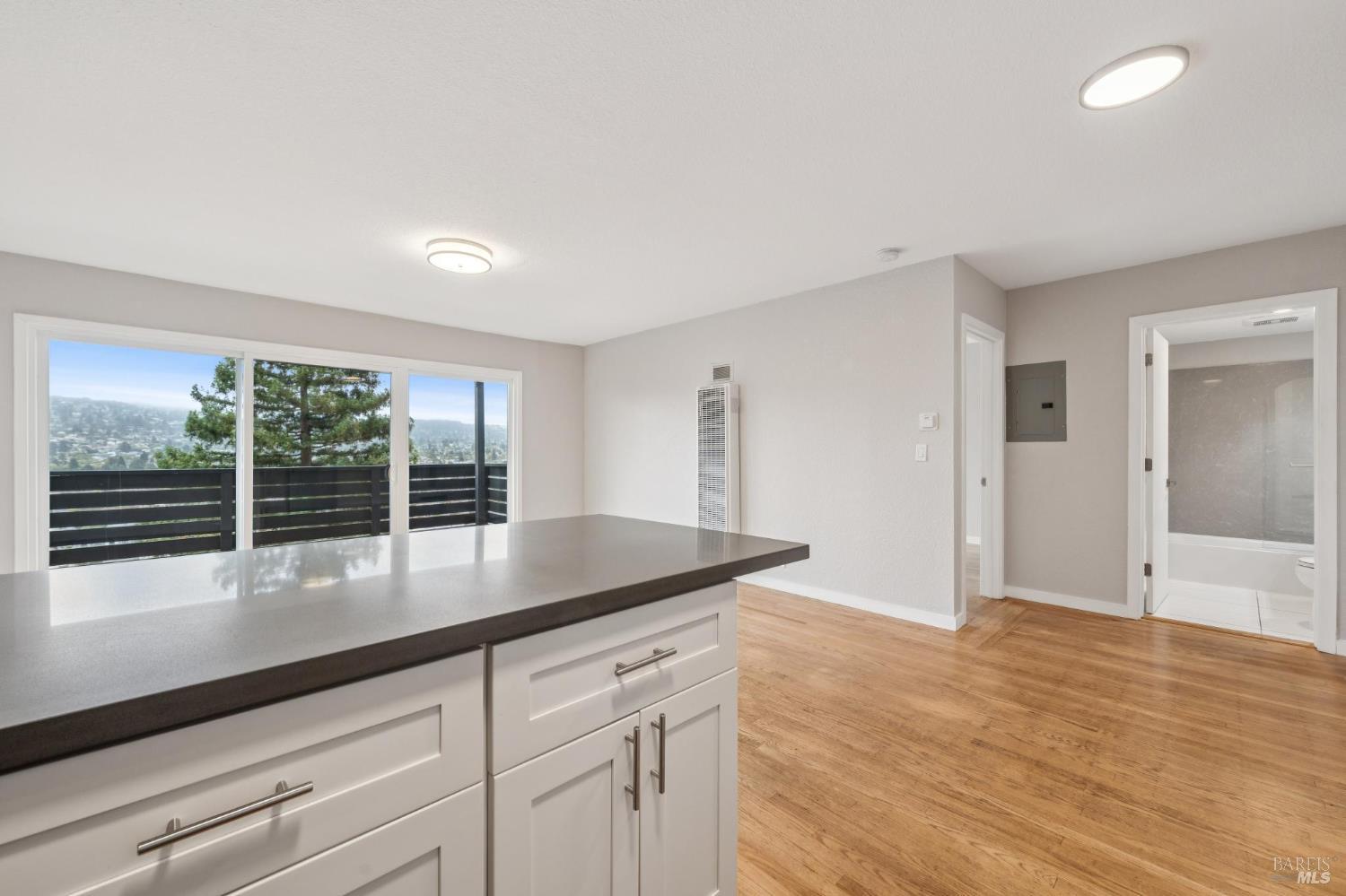 785 Taft Ave #10