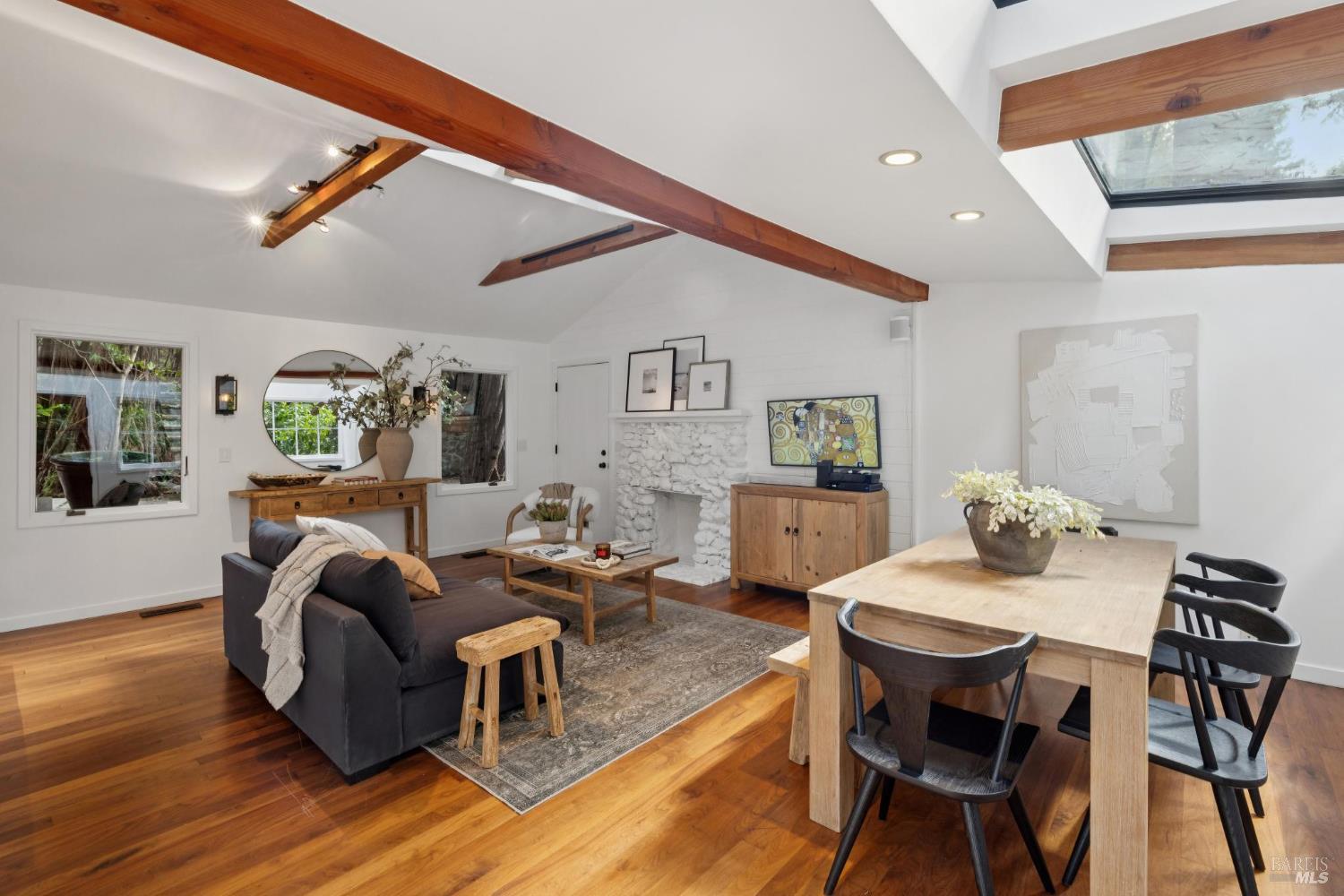 524 Cascade Dr