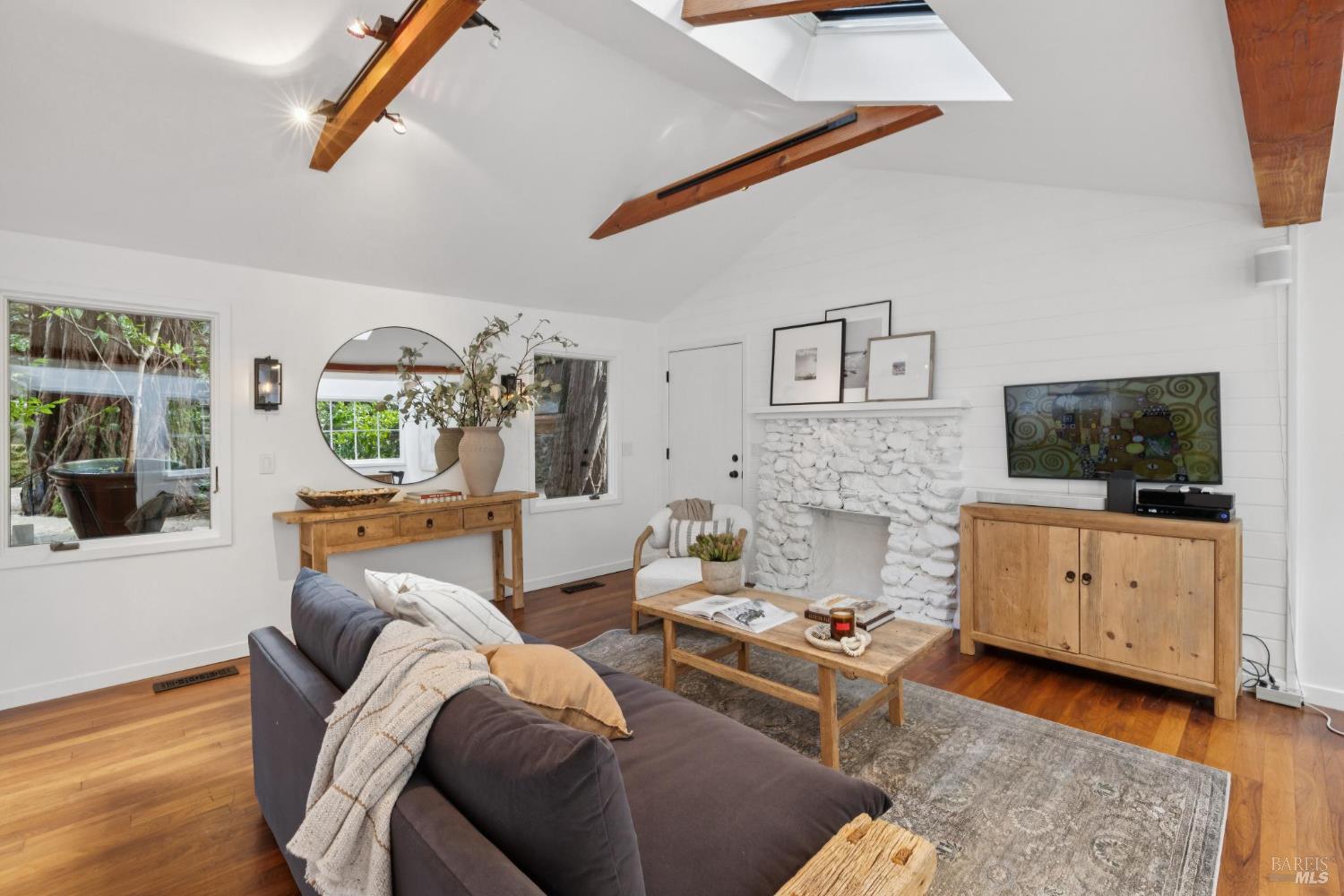524 Cascade Dr