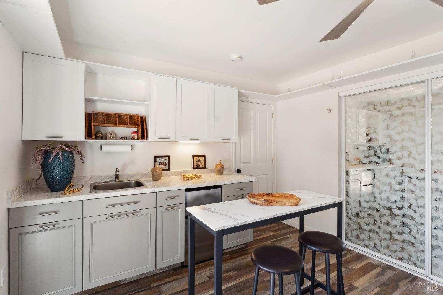 582 Fernando Drive Unit A Novato Ca 94945 325102660