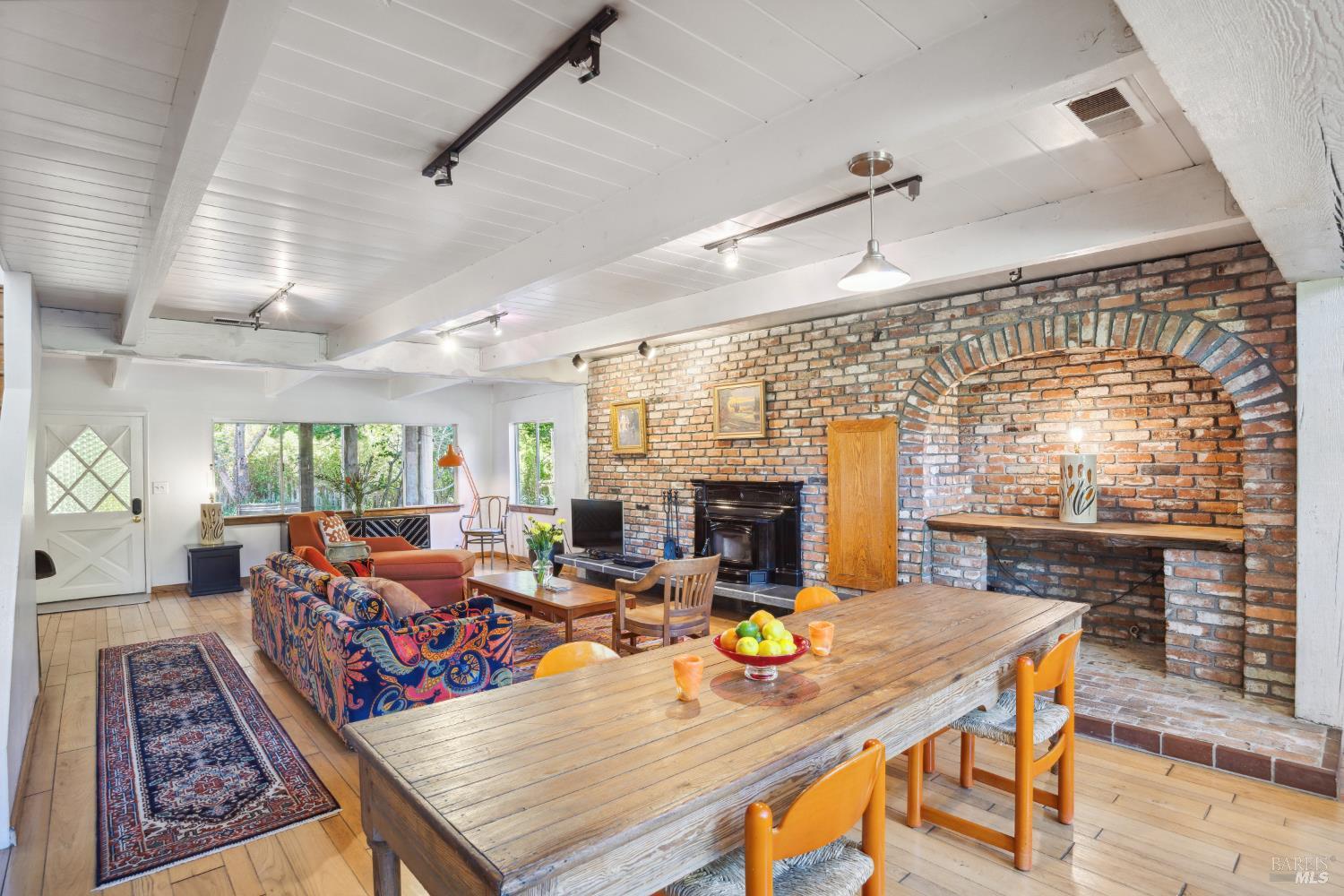 5953 Shoreline Highway