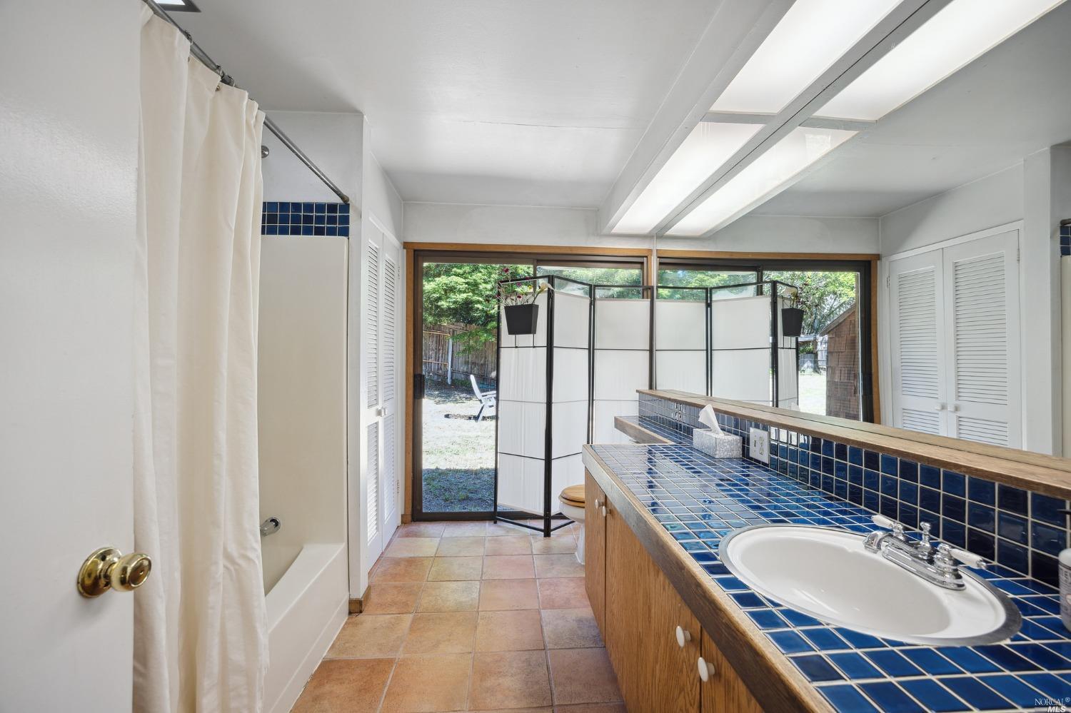 5953 Shoreline Highway