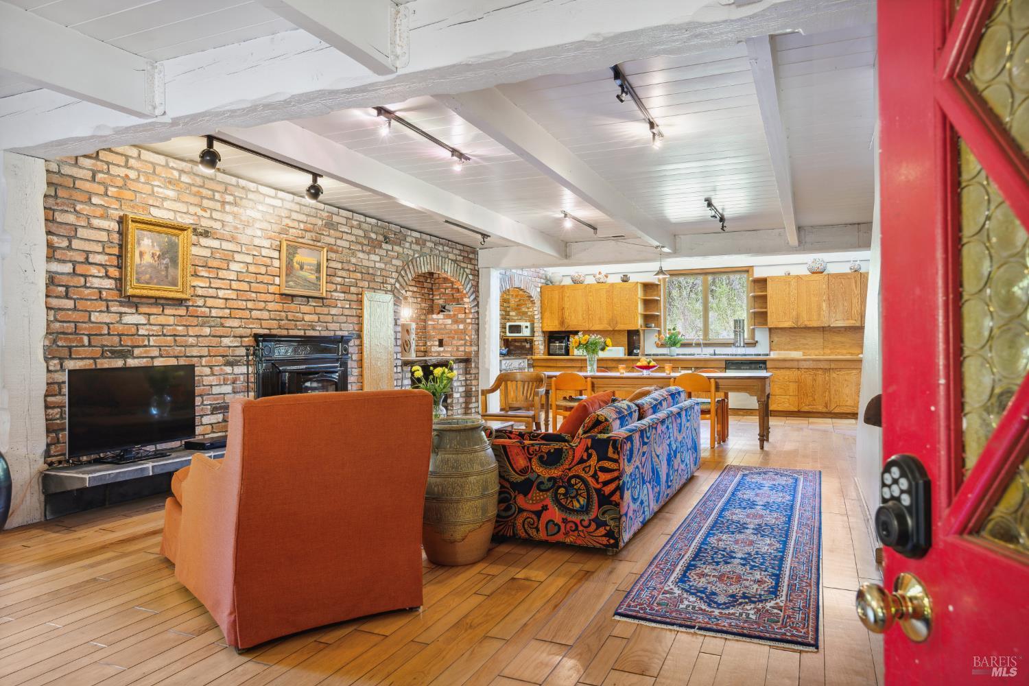 5953 Shoreline Highway