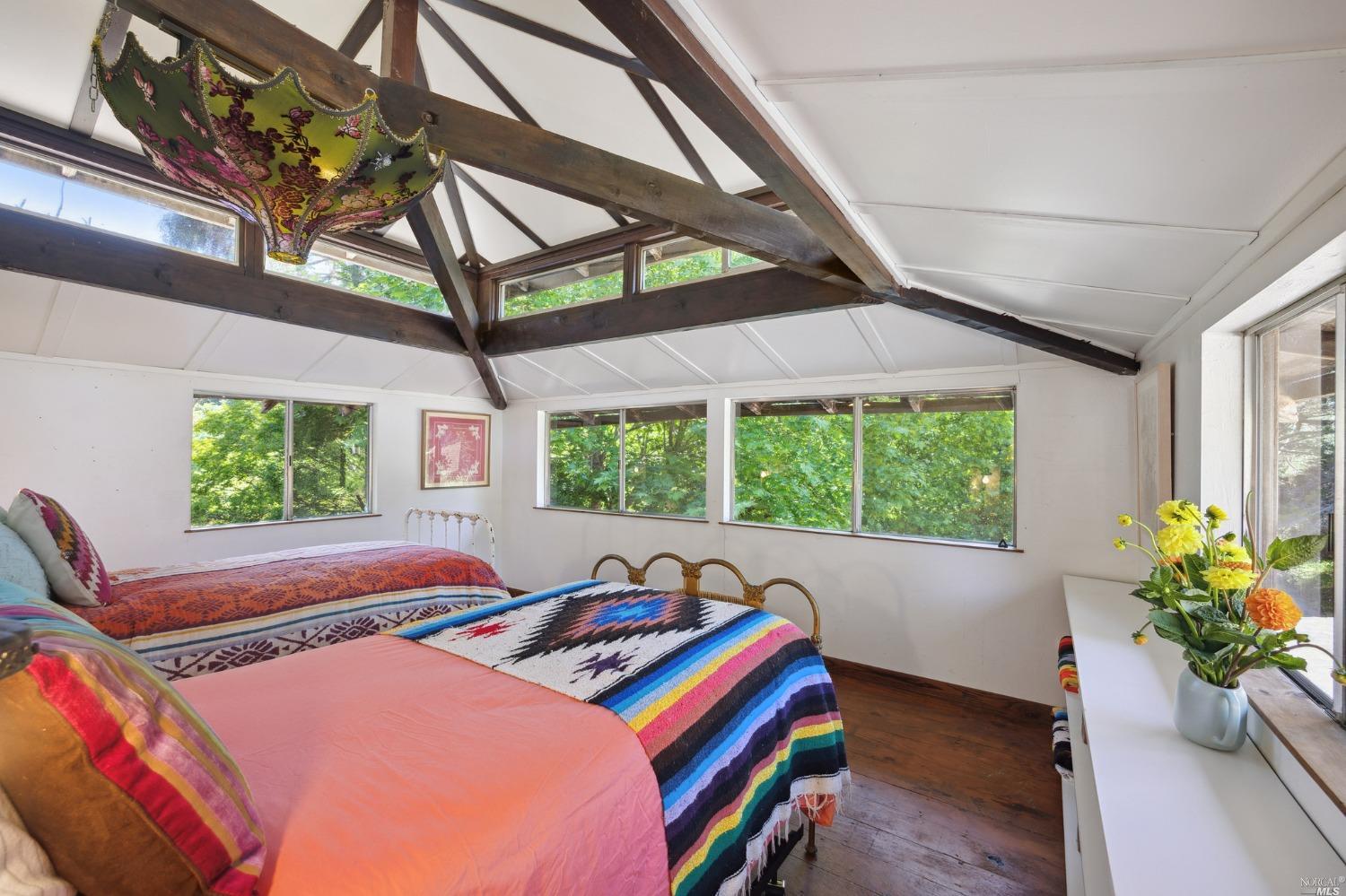 5953 Shoreline Highway