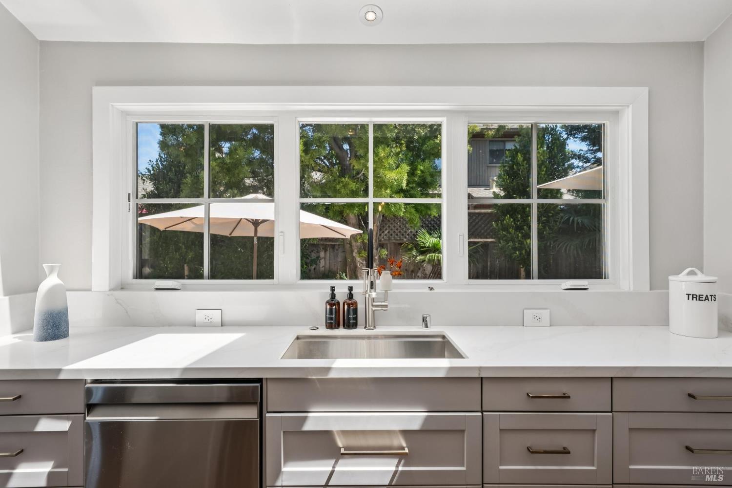 22 Hyannis Cove
