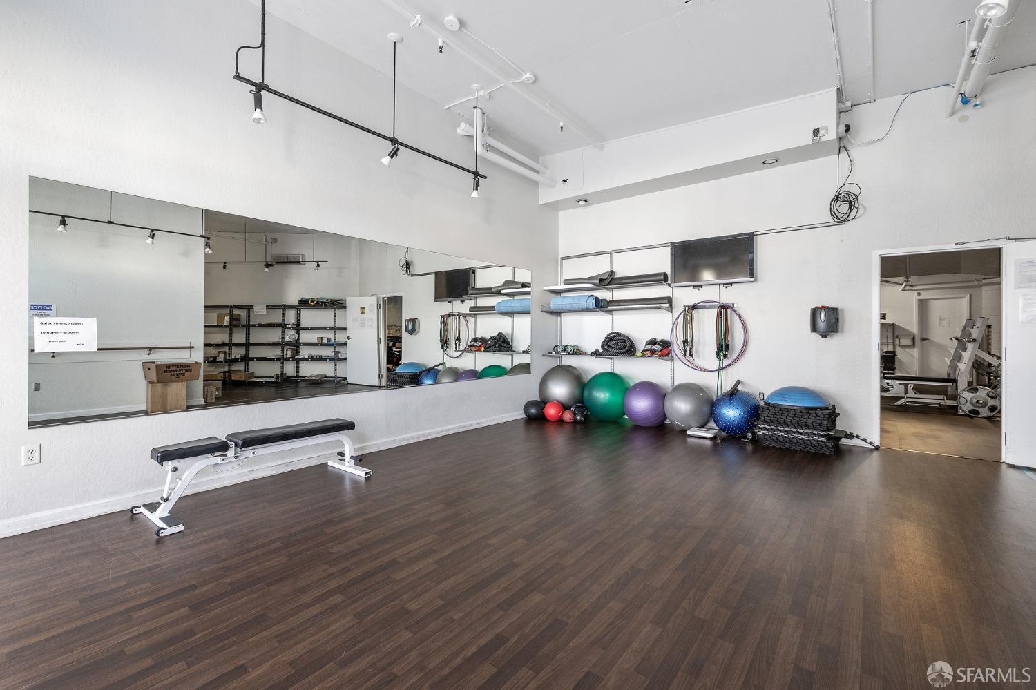 140 South Van Ness Ave #901