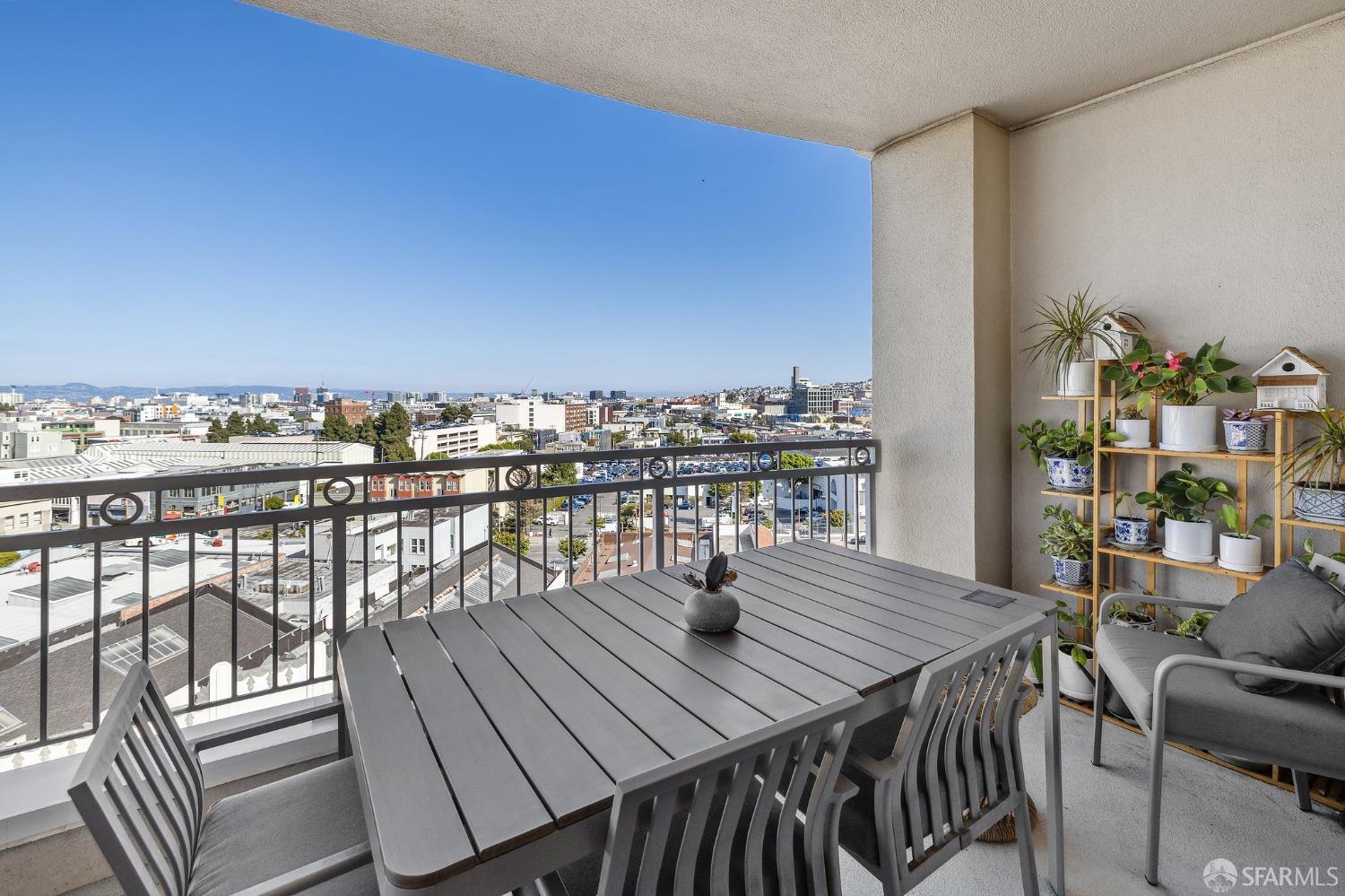 140 South Van Ness Ave #901