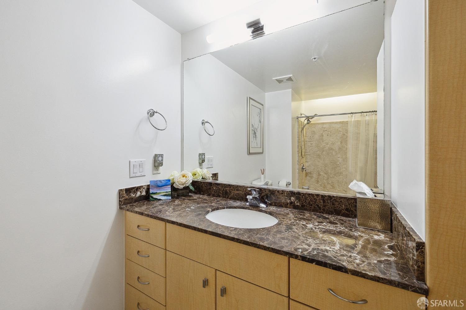 140 South Van Ness Ave #901