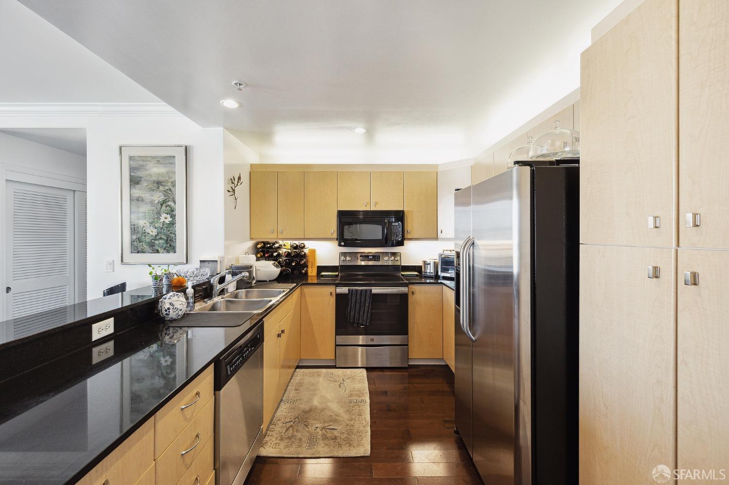 140 South Van Ness Ave #901