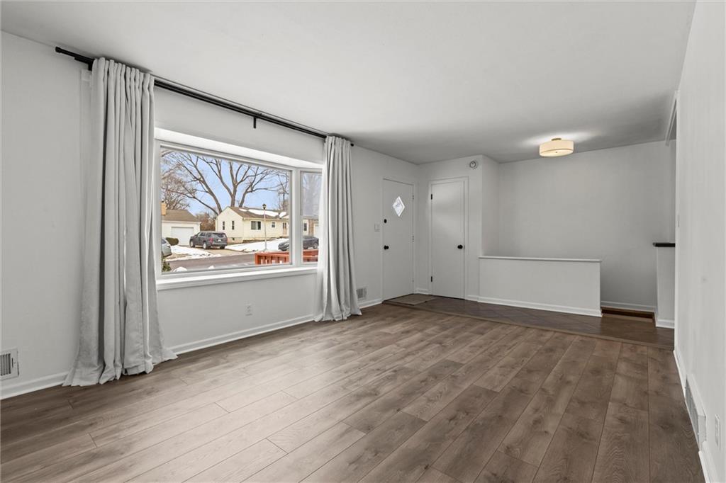 8507 W 69TH Street