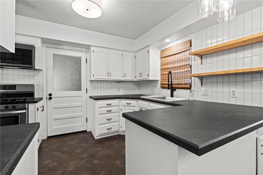 8507 W 69TH Street