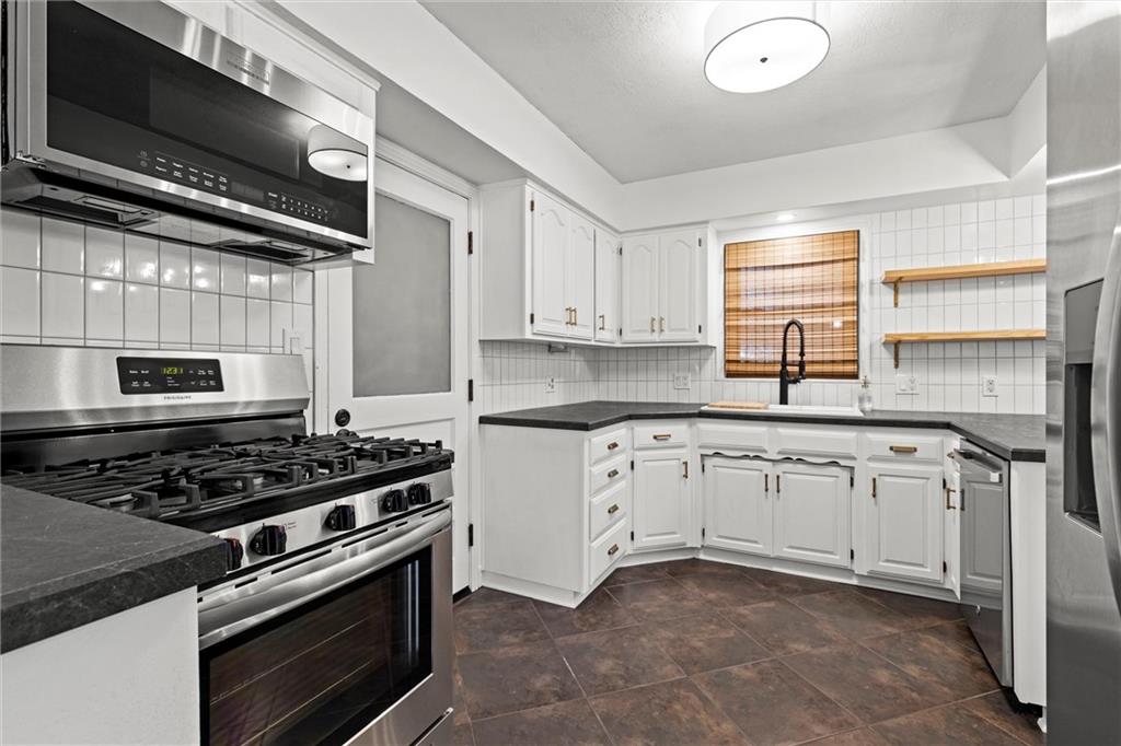 8507 W 69TH Street