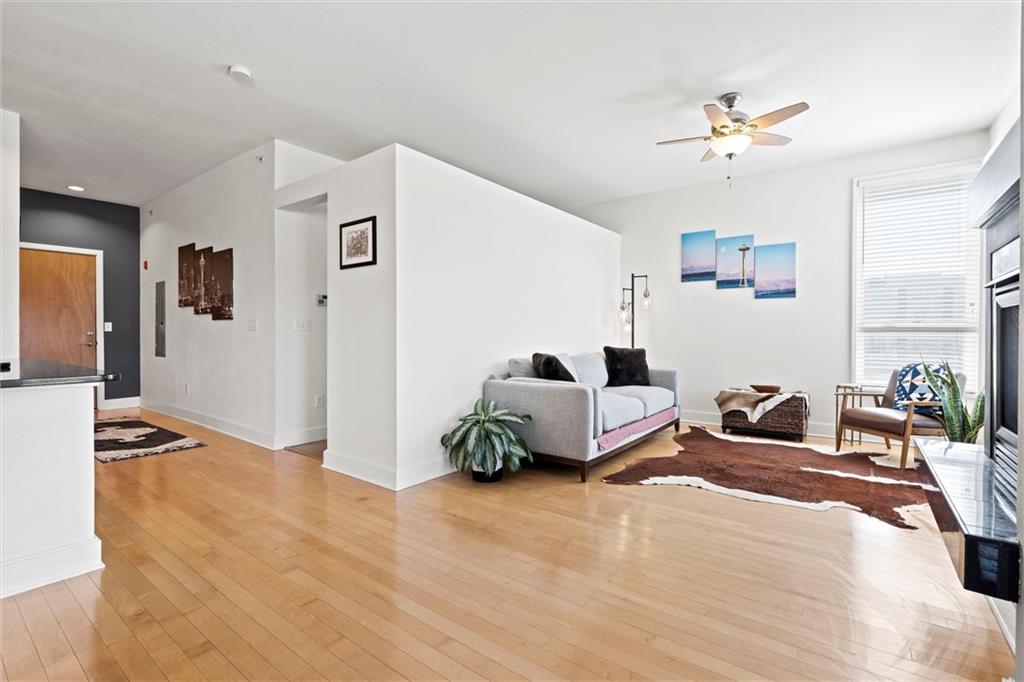 4521 Wornall Road Unit: 201