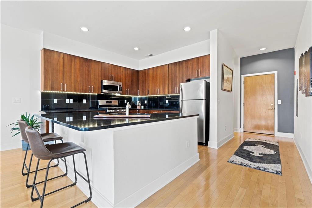 4521 Wornall Road Unit: 201
