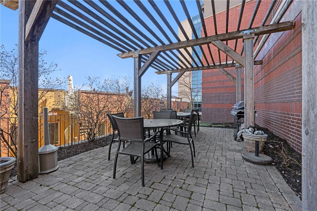 4521 Wornall Road Unit: 201