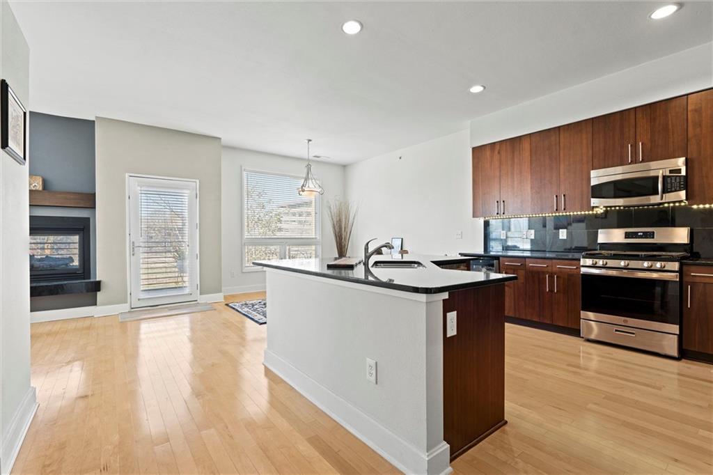 4521 Wornall Road Unit: 201