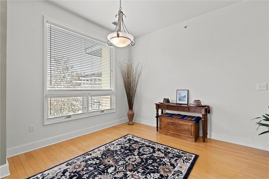 4521 Wornall Road Unit: 201
