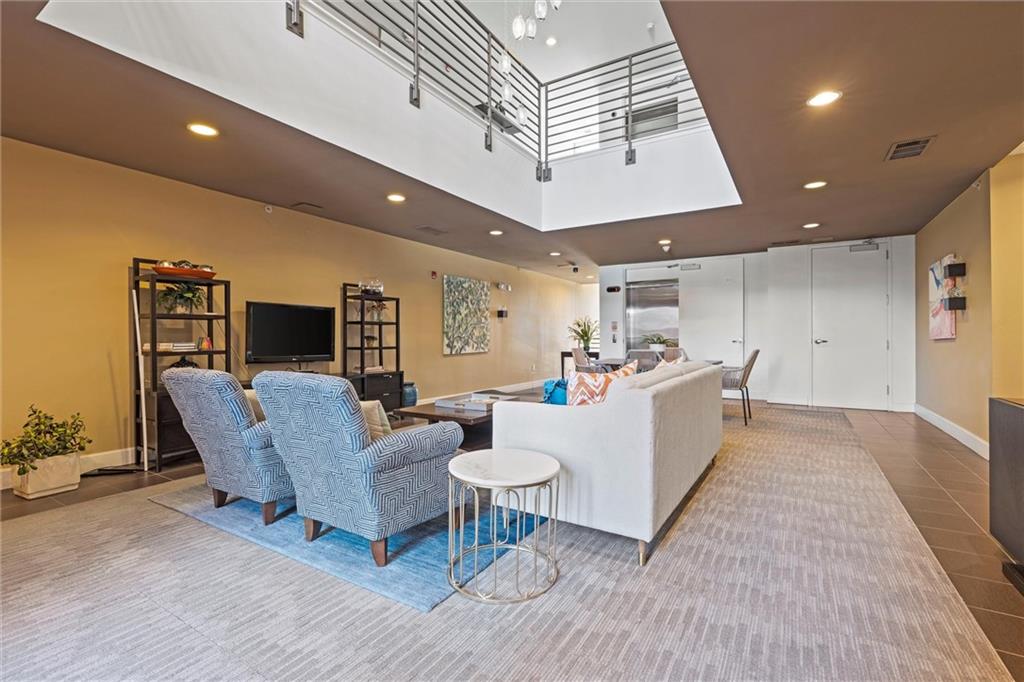 4521 Wornall Road Unit: 201