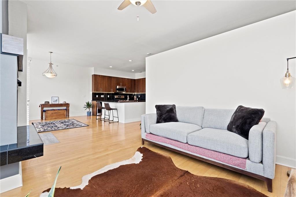4521 Wornall Road Unit: 201
