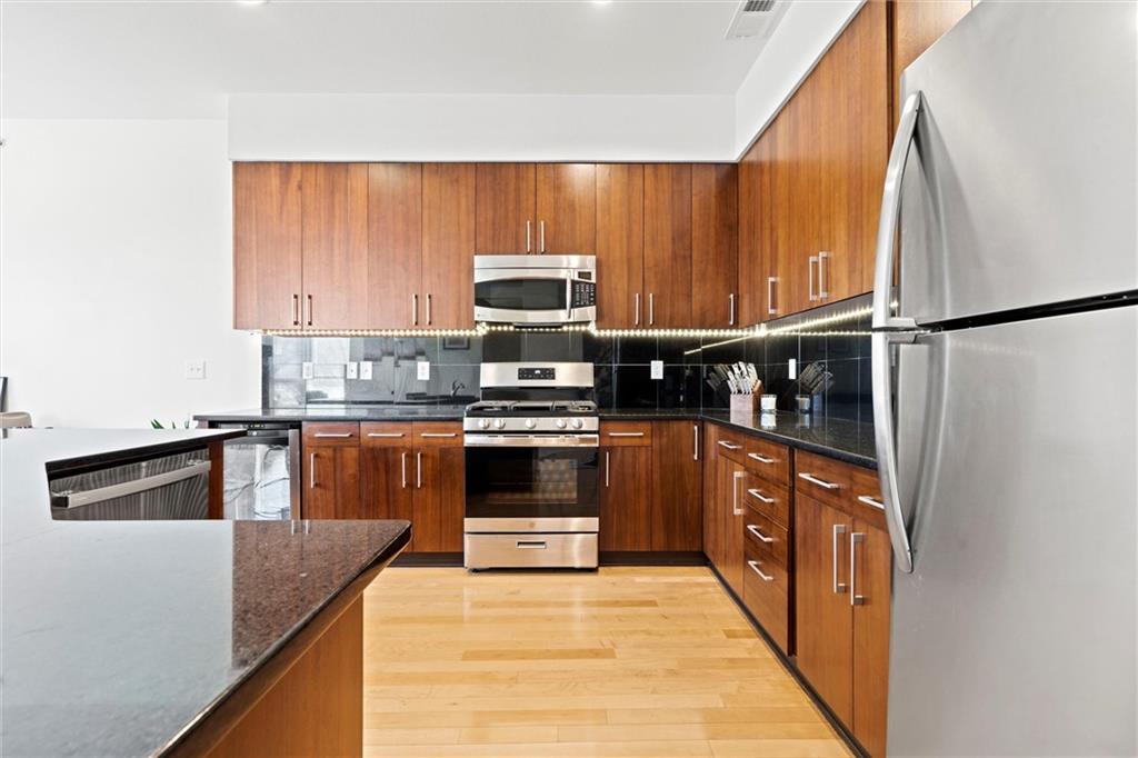 4521 Wornall Road Unit: 201