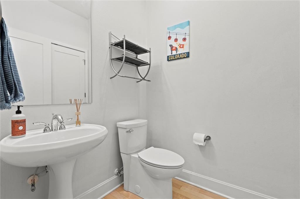 4521 Wornall Road Unit: 201