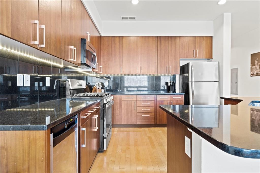 4521 Wornall Road Unit: 201