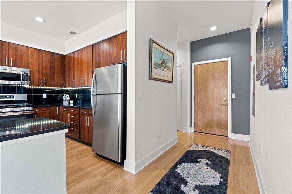 4521 Wornall Road Unit: 201