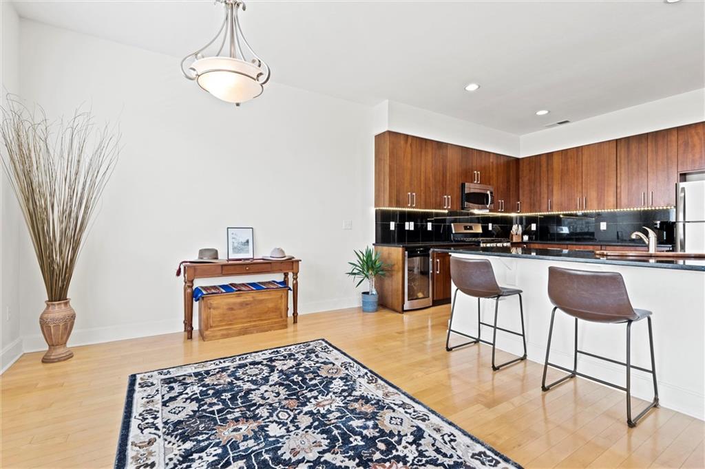4521 Wornall Road Unit: 201