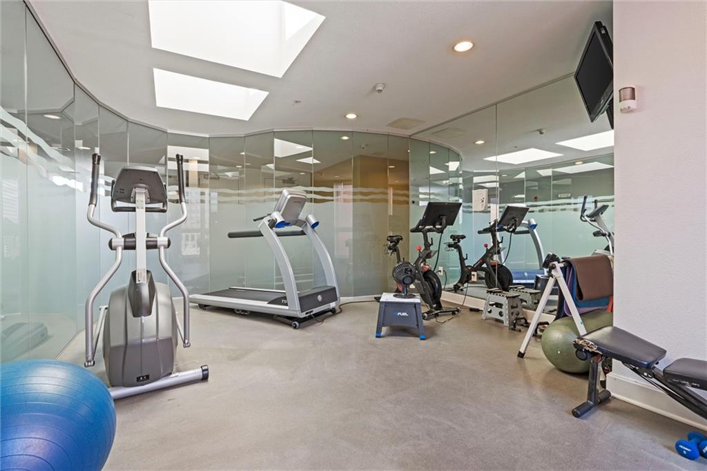 4521 Wornall Road Unit: 201