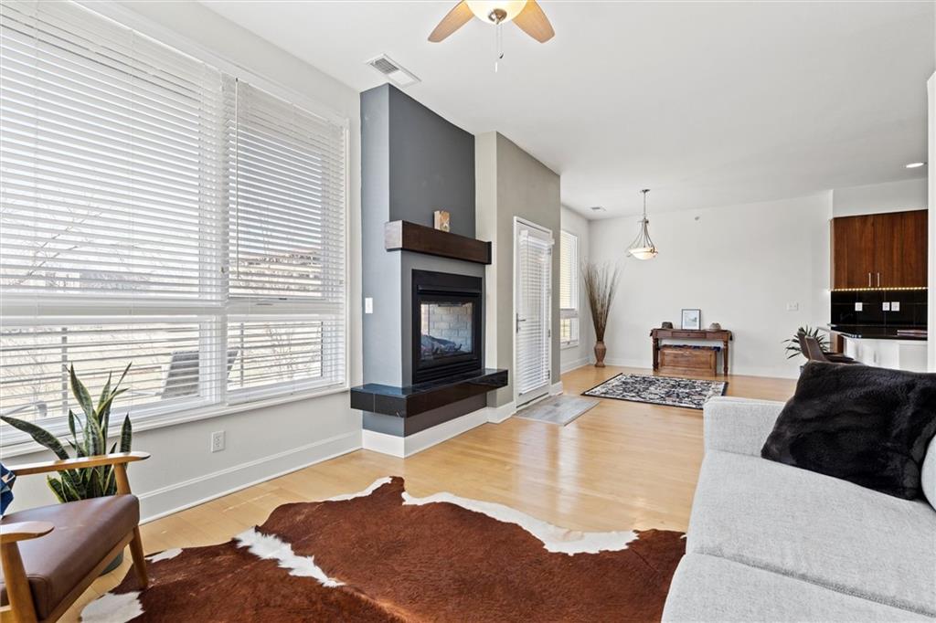 4521 Wornall Road Unit: 201