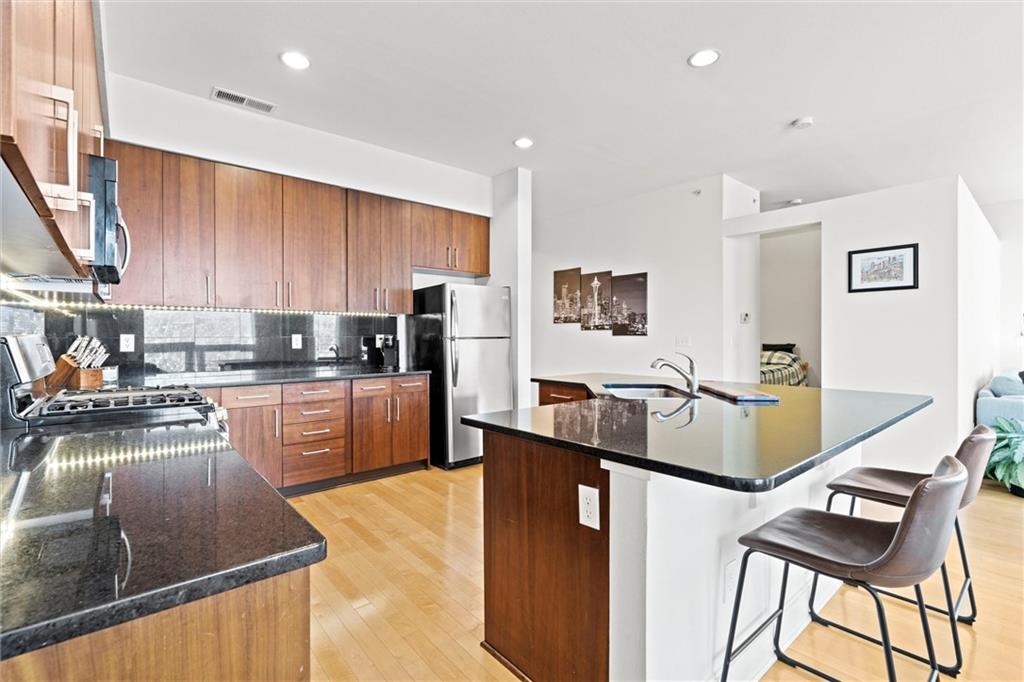 4521 Wornall Road Unit: 201