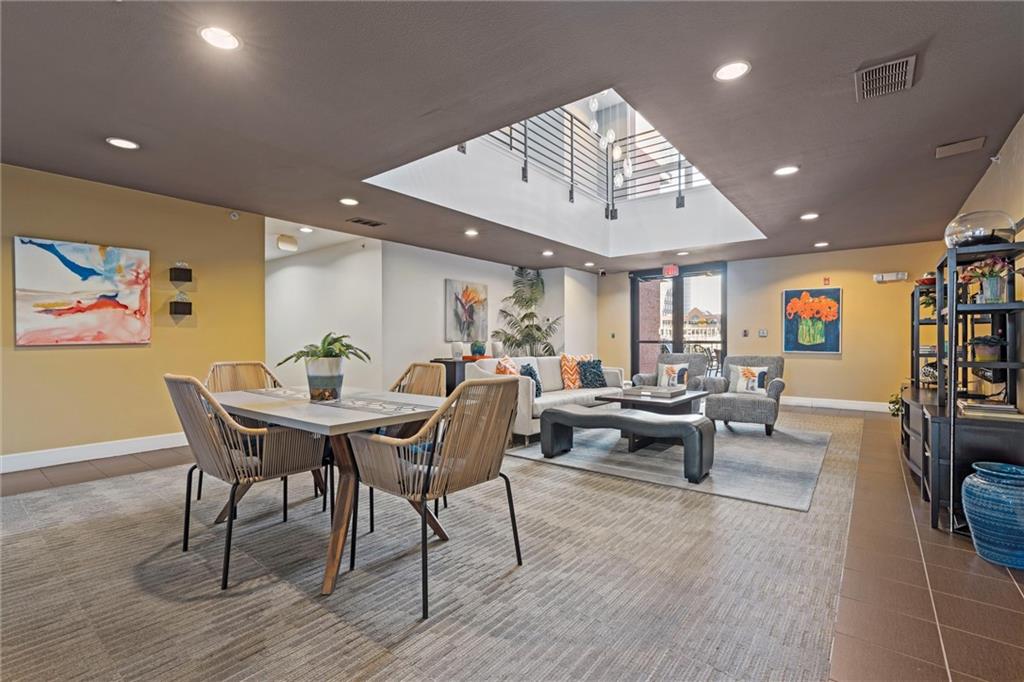 4521 Wornall Road Unit: 201
