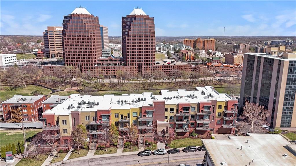 4521 Wornall Road Unit: 201