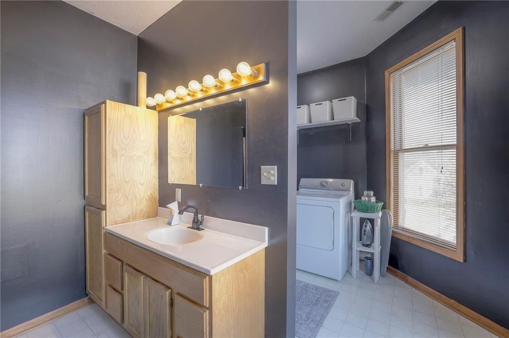 601 S INDEPENDENCE Street