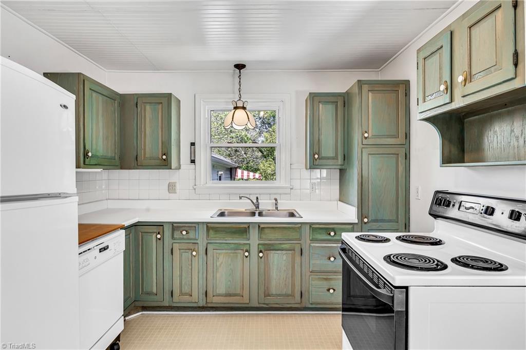 1041 Montgomery Street, Winston-Salem