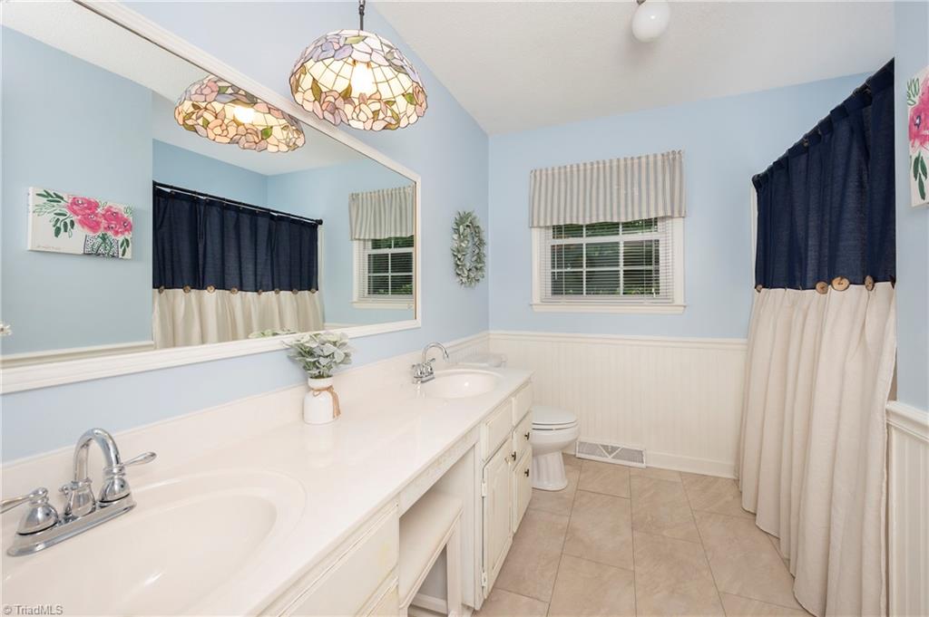377 Country Lane